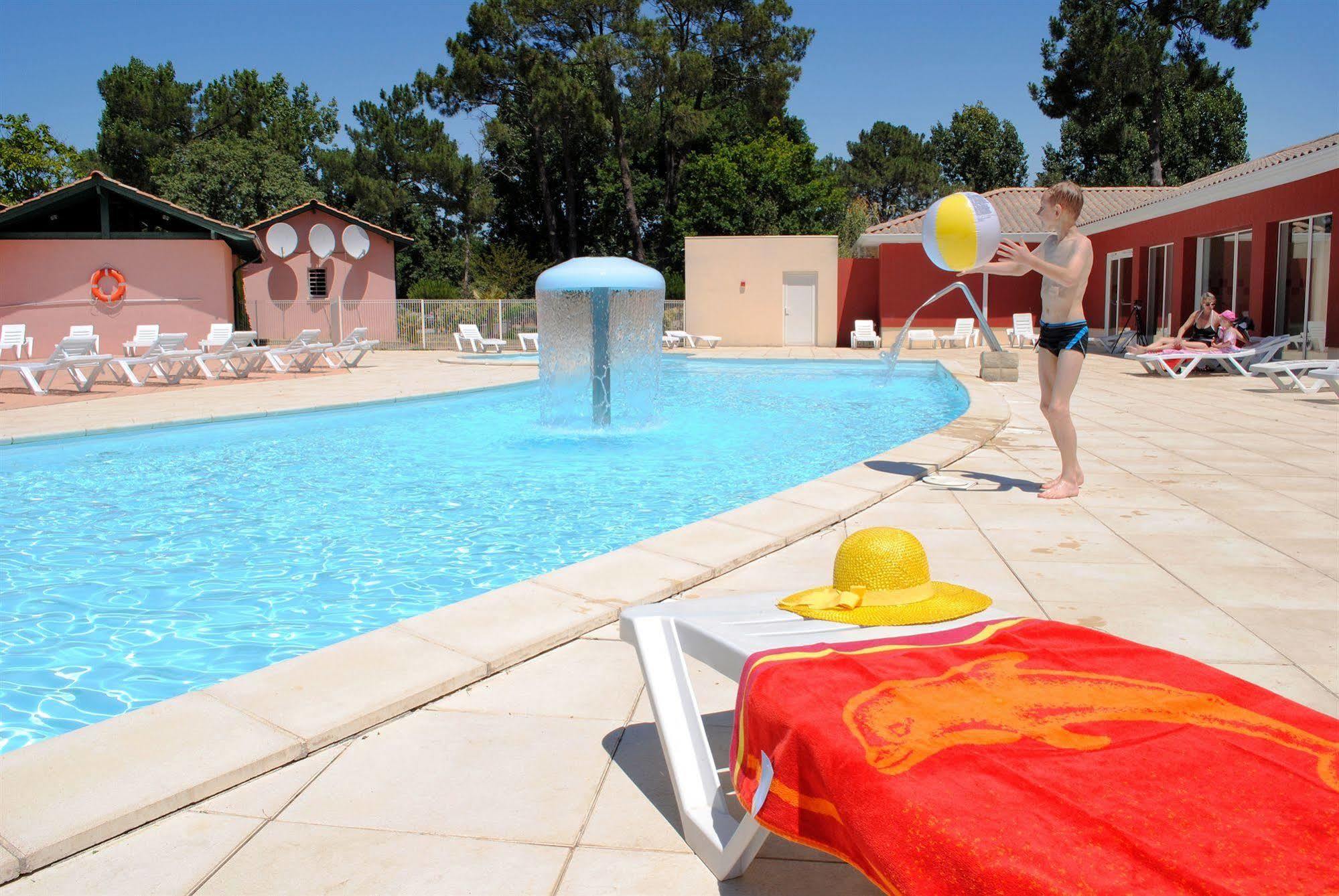 Residence Nemea Les Rives De Saint Brice Арес Экстерьер фото