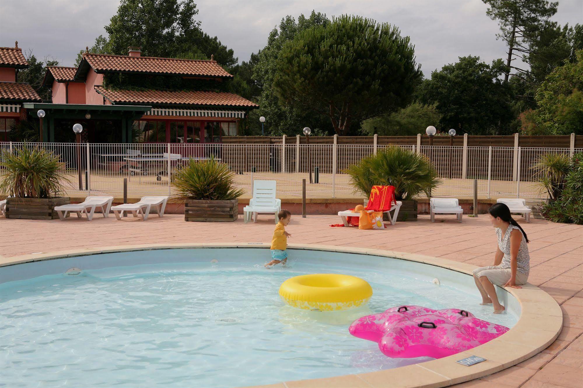 Residence Nemea Les Rives De Saint Brice Арес Экстерьер фото